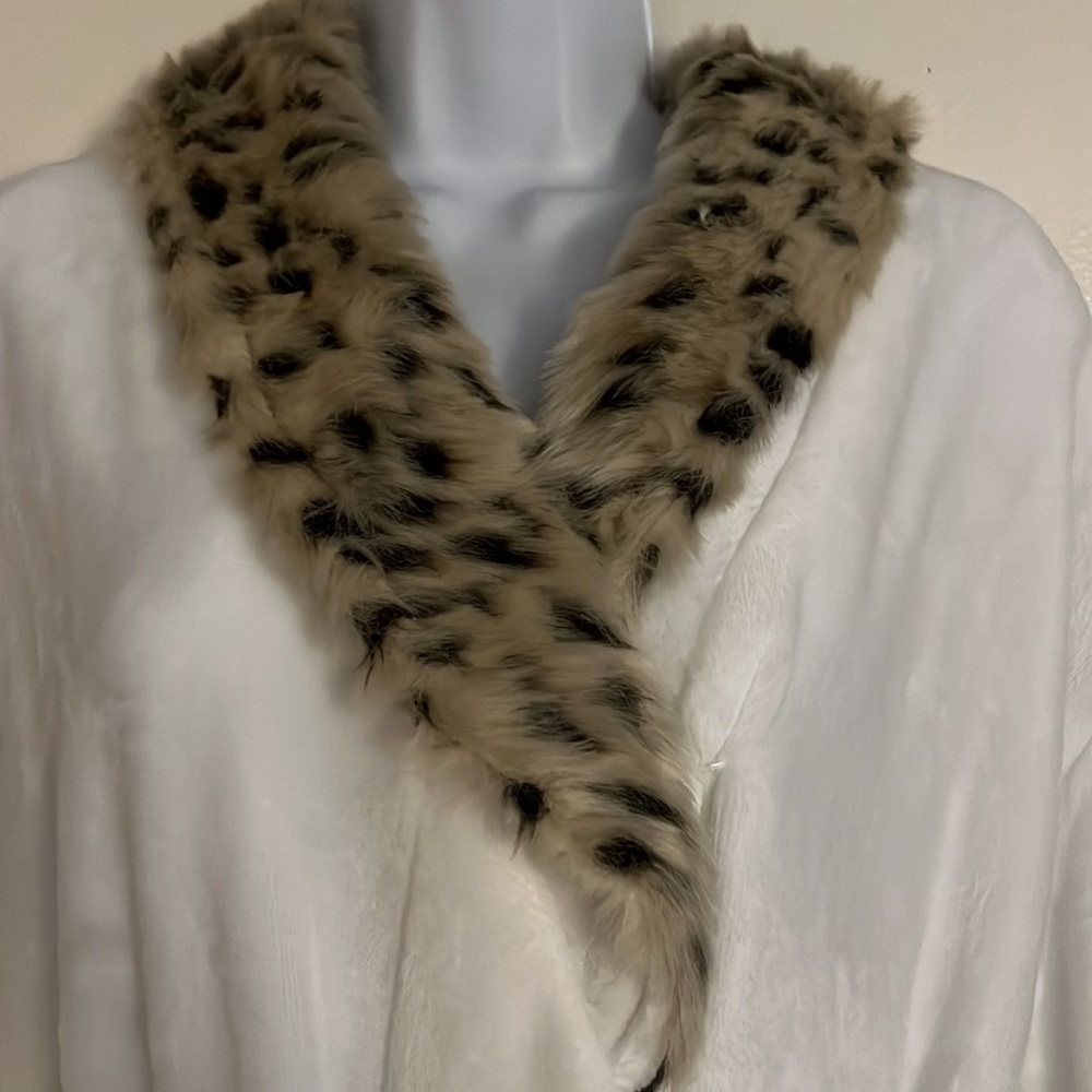 🌹Adore Luxury Robe - Picture 2 of 2